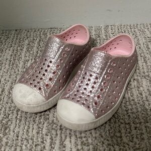 Toddler Natives, size 8